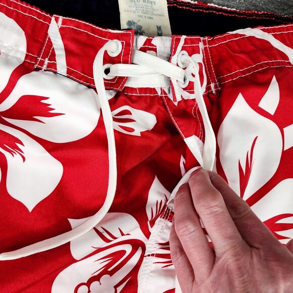 Old Navy Hawaiian Swim Trunks M Mens Shorts Red White Cargo Pockets Hibiscus 10" - Picture 10 of 12